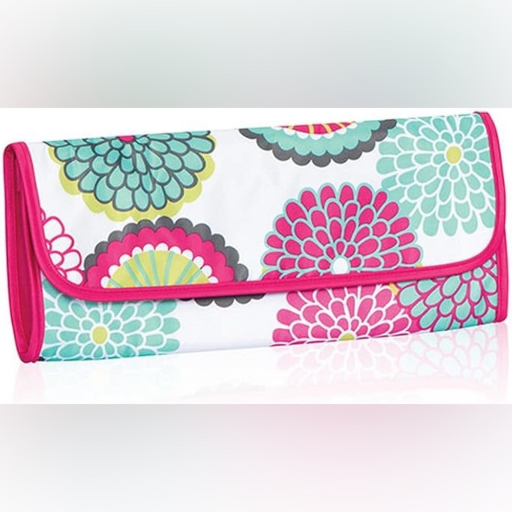 Thirty-One Flat Iron Fold-Over Bubble Bloom holds a  hair styling tools